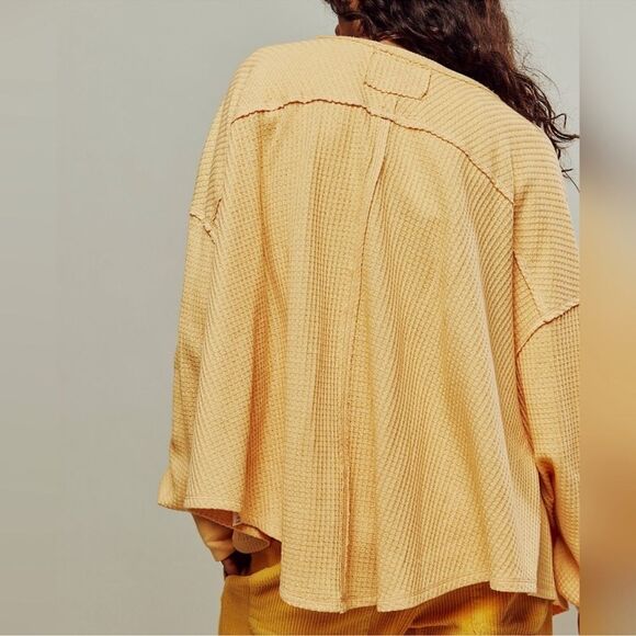 Free People Coraline Waffle Knit V-Neck Thermal Top in Varsity Gold/Yellow Sz M - Picture 2 of 12